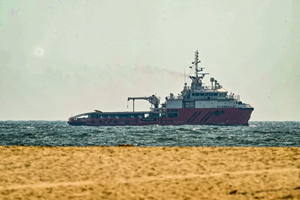 UAE Halts All Iranian Trade After 2 Missiles Launched From Iranian Territory