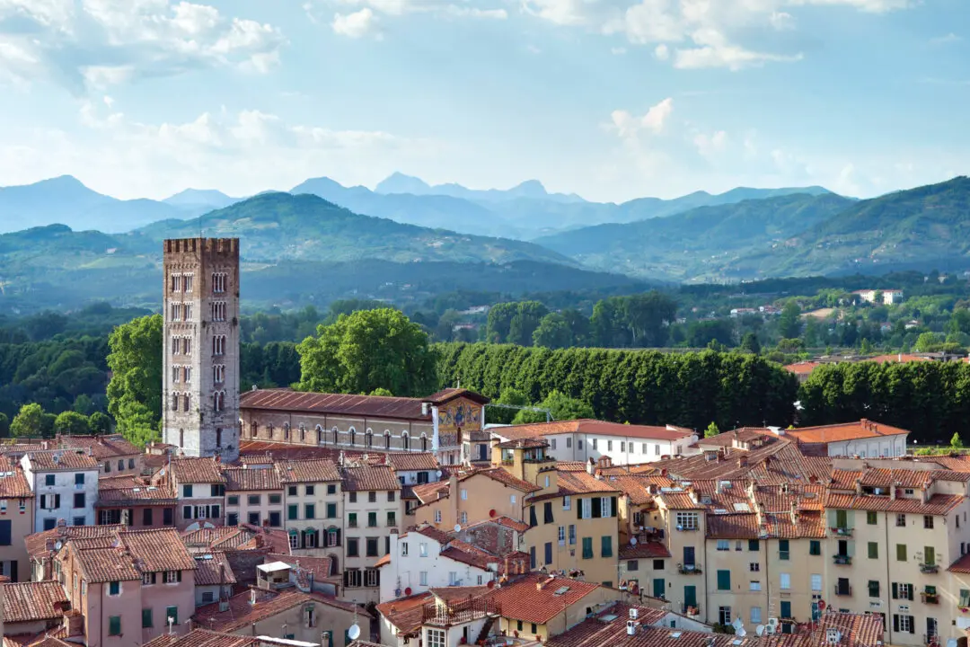 Italy Connoisseurs Choose Leisurely Lucca