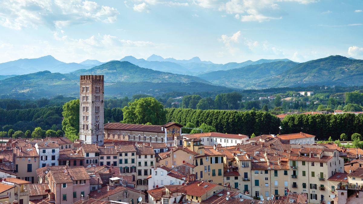 Italy Connoisseurs Choose Leisurely Lucca