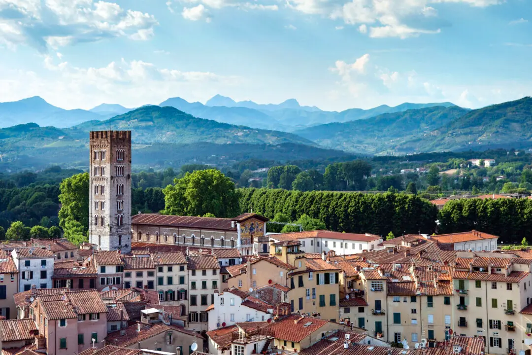 Italy Connoisseurs Choose Leisurely Lucca