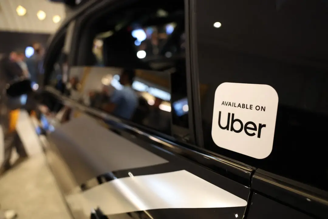 Uber Steps Up Robotaxi Race With $10 Billion Investment