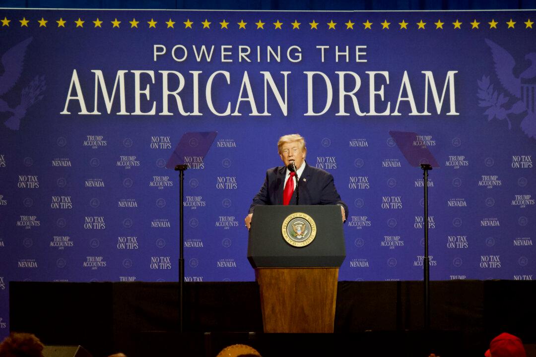 Poll Finds Democrats Lead GOP on Economic Trust for 1st Time in Decade