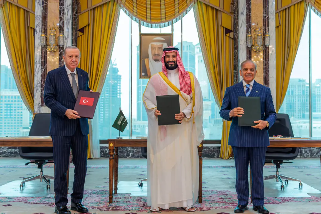 Trump Hails New Defense Pact Between Turkey, Saudi Arabia, Pakistan