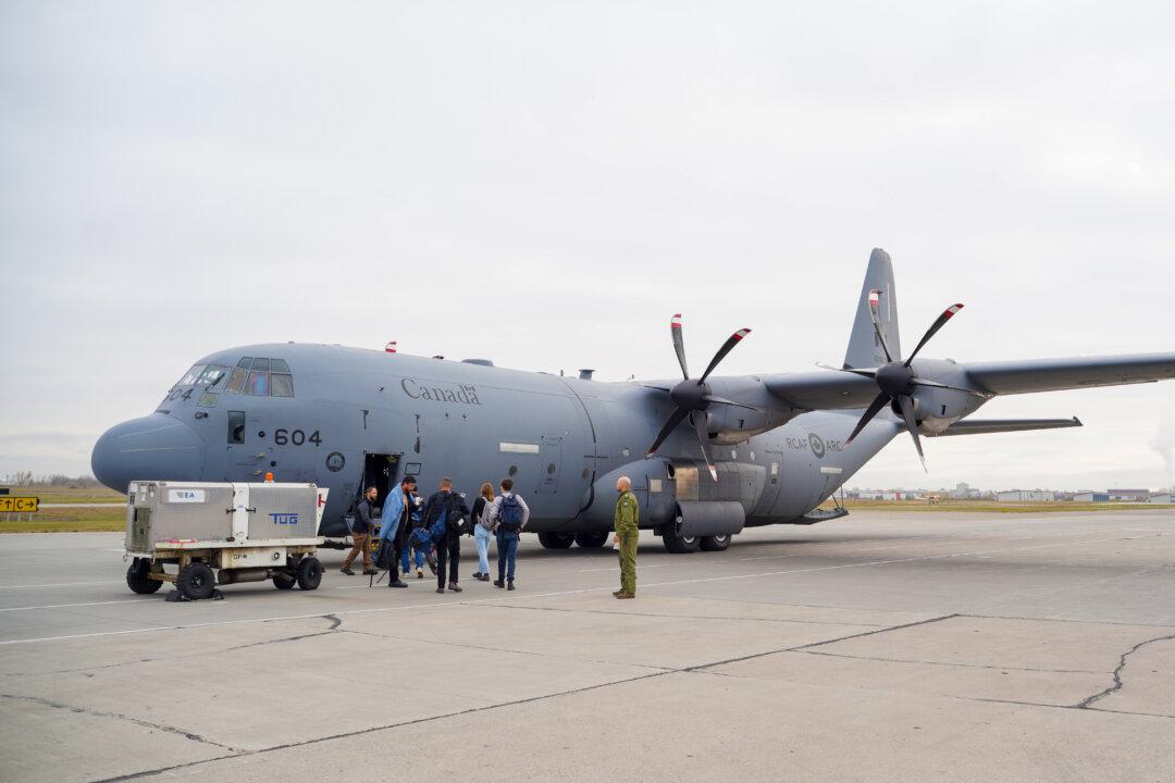 Used Hercules Military Transports to Be Sold, Turned Into Waterbombers