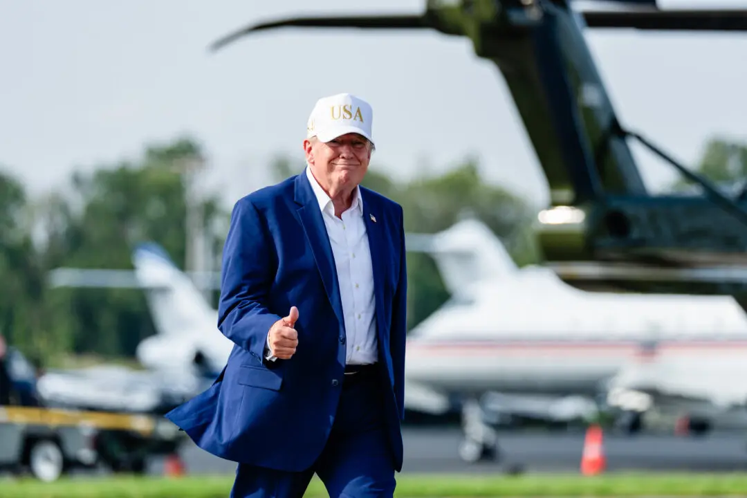 REPLAY: Trump Speaks to Reporters at Joint Base Andrews