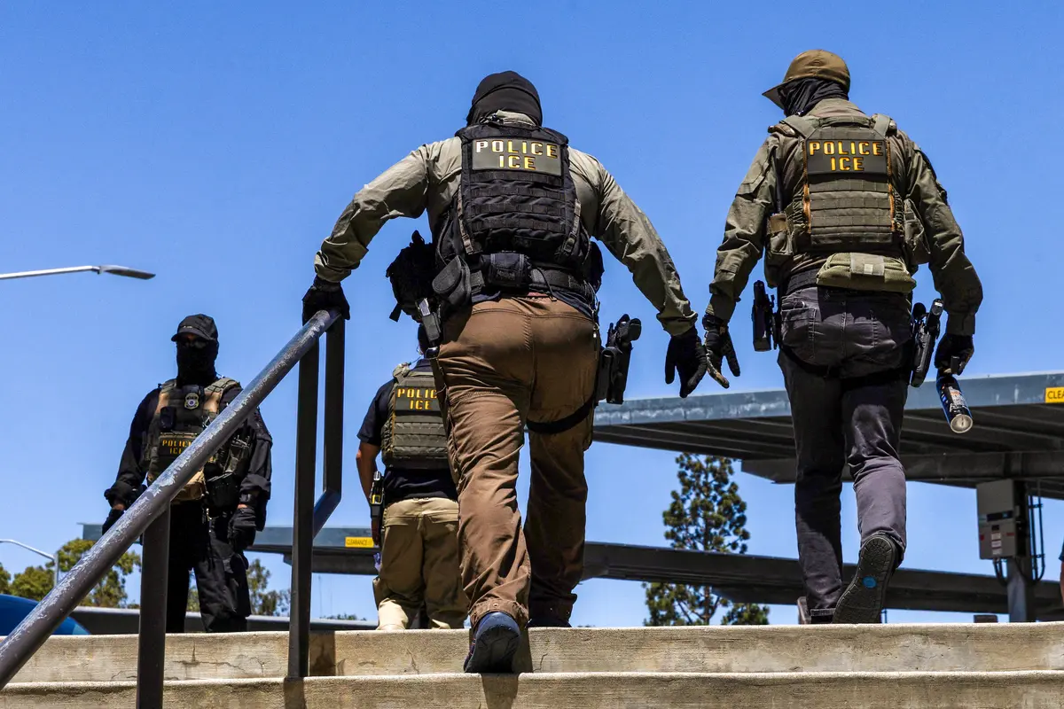 ICE to Equip Officers With Gloves That Can Deliver Electric Shocks