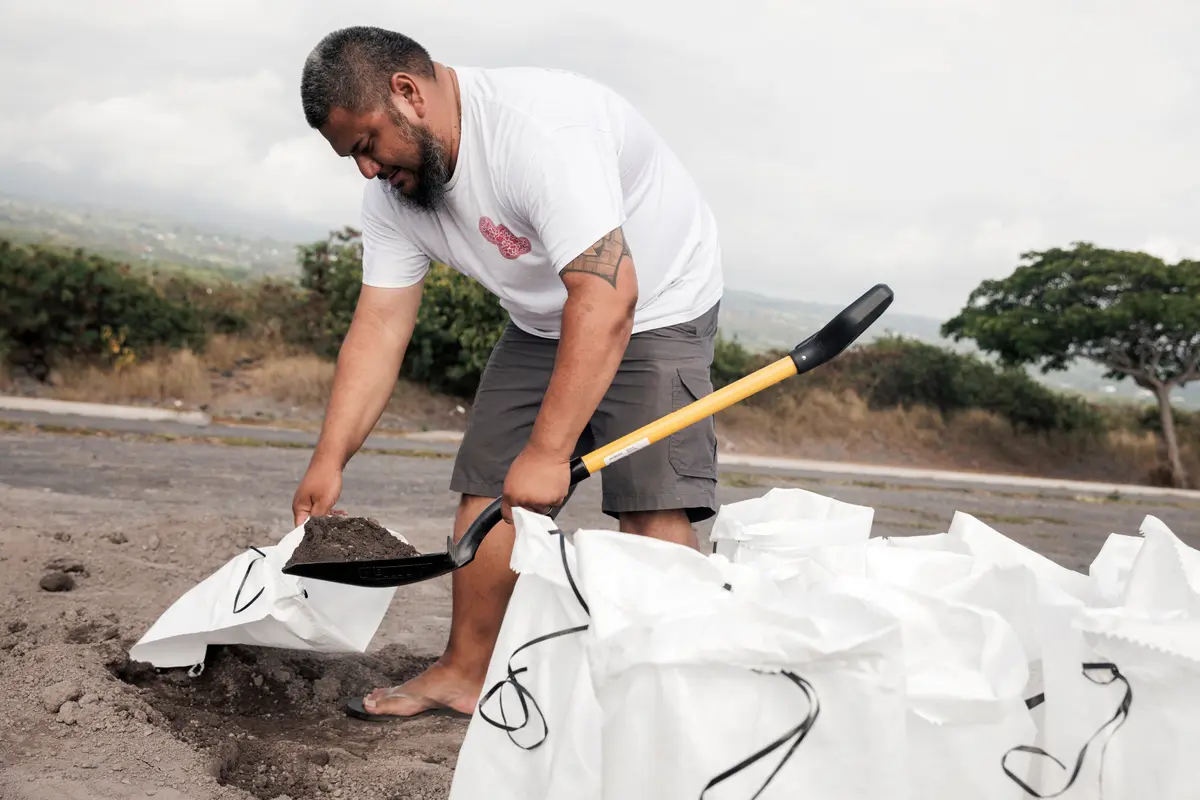 Hawaii’s Big Island Prepares as Lala Strengthens to Hurricane Ahead of Possible Landfall