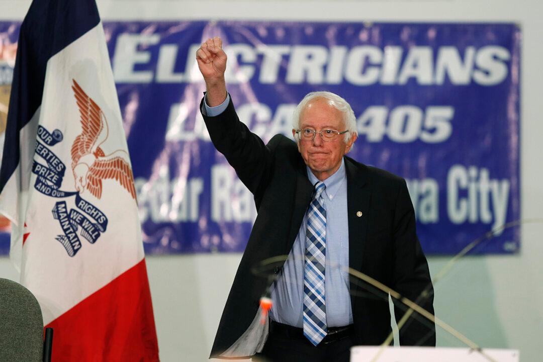 Sanders’ Immigration Plan Aims to Stop Border Wall, End ICE Raids