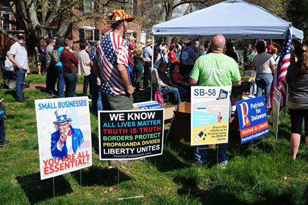 People gather during an anti-gun control rally in front of the New Castle Court House Museum to call for the protection of their constitutional rights and to oppose two gun control bills, SB3 and SB6, that passed the Delaware Senate, in New Castle, Delaware, on April 11, 2021. (Jie Xiao/The Epoch Times)