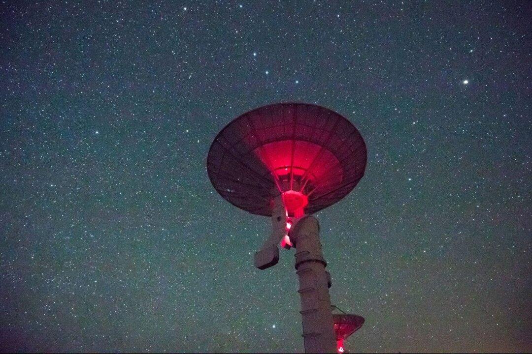 Mysterious Radio Signals From the Center of the Milky Way Detected