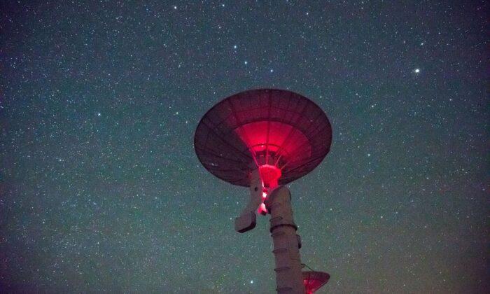 Mysterious Radio Signals From the Center of the Milky Way Detected