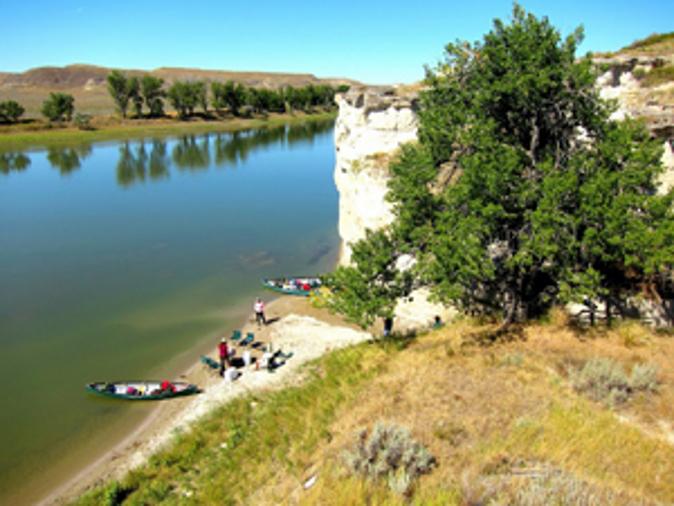 Lunch by the canoes on the Missouri River. (Laurie Gough, Go Nomad)