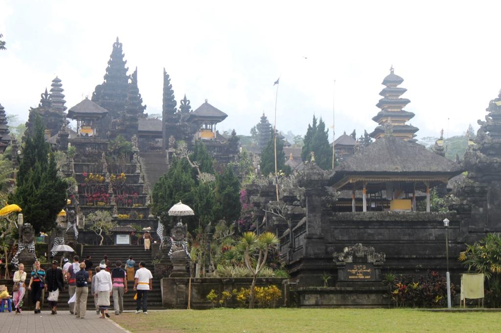 Pura Besakih (Miriam Risager, Adventurous Miriam)