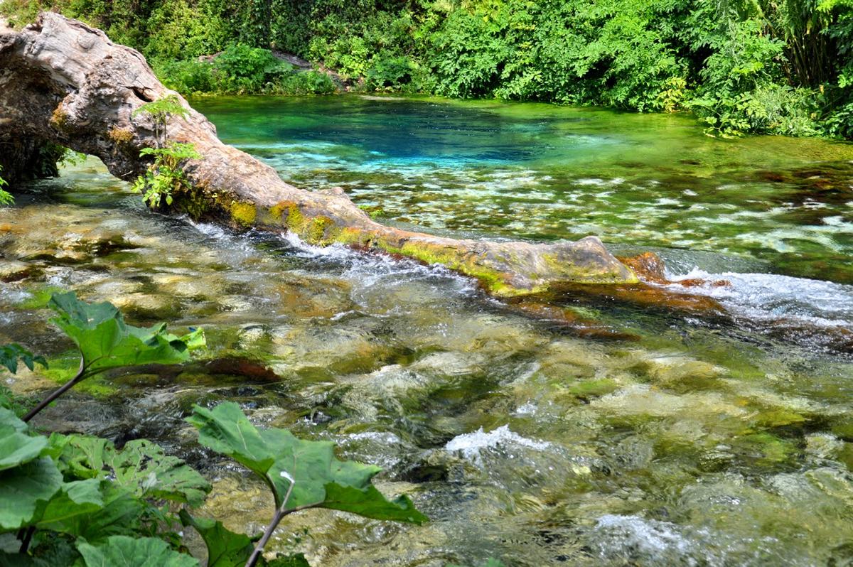 Blue Eye Spring (Tomasz Lisowski, Adventurous Travels)