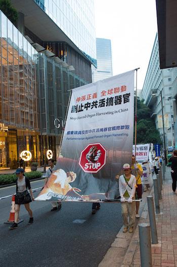 Falun Gong practitioners protest live organ harvesting during a China's National Day parade in Hong Kong on Oct. 1, 2014. (Benjamin Chasteen/Epoch Times)