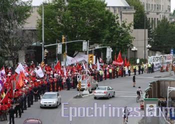 <a href="https://www.theepochtimes.com/assets/uploads/2015/07/1006240157401959_Ottawa_medium.jpg"><img src="https://www.theepochtimes.com/assets/uploads/2015/07/1006240157401959_Ottawa_medium.jpg" alt="Chinese students wait to welcome Hu Jintao in Ottawa during his visit to Canada's capital in June 2010. (Donna He/The Epoch Times)" title="Chinese students wait to welcome Hu Jintao in Ottawa during his visit to Canada's capital in June 2010. (Donna He/The Epoch Times)" width="320" class="size-medium wp-image-119079"/></a>