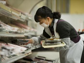 <a href="https://www.theepochtimes.com/assets/uploads/2015/07/110488280_medium.jpg"><img src="https://www.theepochtimes.com/assets/uploads/2015/07/110488280_medium.jpg" alt="At a supermarket in Sendai, Miyagi prefecture on March 20, 2011. (Fred Dufour/AFP/Getty Images)" title="At a supermarket in Sendai, Miyagi prefecture on March 20, 2011. (Fred Dufour/AFP/Getty Images)" width="320" class="size-medium wp-image-123252"/></a>