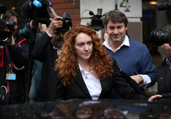 <a href="https://www.theepochtimes.com/assets/uploads/2015/07/144531833-R+CBrooks15May1.jpg"><img class="size-medium wp-image-238023" title="Rebekah Brooks Is Charged With Perverting The Course Of Justice" src="https://www.theepochtimes.com/assets/uploads/2015/07/144531833-R+CBrooks15May1.jpg" alt="Rebekah Brooks (C) and her husband" width="350" height="262"/></a>