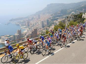 <a href="https://www.theepochtimes.com/assets/uploads/2015/07/1start88826768_medium.jpg"><img src="https://www.theepochtimes.com/assets/uploads/2015/07/1start88826768_medium.jpg" alt="Fabian Cancellara, in the yellow jersey and riding a yellow bike, specially painted to honor his first-place status, leads the peloton at the start of Stage Two. (Patrick Hertzog/AFP/Getty Images)" title="Fabian Cancellara, in the yellow jersey and riding a yellow bike, specially painted to honor his first-place status, leads the peloton at the start of Stage Two. (Patrick Hertzog/AFP/Getty Images)" width="320" class="size-medium wp-image-89152"/></a>