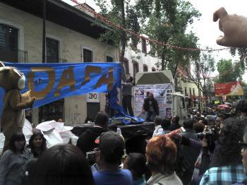 <a href="https://www.theepochtimes.com/assets/uploads/2015/07/2011-02-05_15-34-24_675_medium.jpg"><img src="https://www.theepochtimes.com/assets/uploads/2015/07/2011-02-05_15-34-24_675_medium.jpg" alt="WRECKER SERVICE: The men sent to dismantle the Falun Gong parade float worked quickly and efficiently. The local powerbroker who ordered them to do so, Hector Lopez, said it was on the 'suggestion' of the Chinese Embassy, which seeks to silence Falun Gong around the world. (Miguel Mendoza Castro/The Epoch Times)" title="WRECKER SERVICE: The men sent to dismantle the Falun Gong parade float worked quickly and efficiently. The local powerbroker who ordered them to do so, Hector Lopez, said it was on the 'suggestion' of the Chinese Embassy, which seeks to silence Falun Gong around the world. (Miguel Mendoza Castro/The Epoch Times)" width="320" class="size-medium wp-image-120769"/></a>