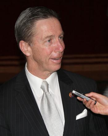 Rep. Lynch agreed that the show gives the audience an opportunity to experience real Chinese culture. (Di Meng/The Epoch Times)