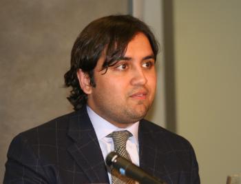 <a href="https://www.theepochtimes.com/assets/uploads/2015/07/AmarBakshi_medium.jpg"><img src="https://www.theepochtimes.com/assets/uploads/2015/07/AmarBakshi_medium.jpg" alt="SOLO JOURNALIST: Amar Bakshi of the Washington Post speaks at the Eric Friedheim National Journalism Library of the National Press Club on Oct.14. (Gary Feuerberg/The Epoch Times)" title="SOLO JOURNALIST: Amar Bakshi of the Washington Post speaks at the Eric Friedheim National Journalism Library of the National Press Club on Oct.14. (Gary Feuerberg/The Epoch Times)" width="320" class="size-medium wp-image-75701"/></a>