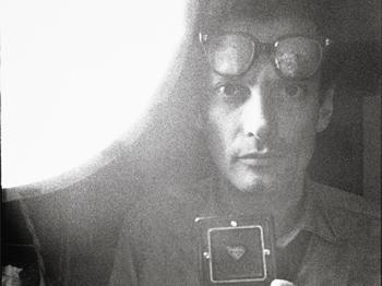 <a href="https://www.theepochtimes.com/assets/uploads/2015/07/Avedonselfportrait_medium.jpg"><img src="https://www.theepochtimes.com/assets/uploads/2015/07/Avedonselfportrait_medium.jpg" alt="PRE-EMINENT PHOTOGRAPHER: Richard Avedon, self-portrait, New York, ca 1963 (Photograph by Richard Avedon, © The Richard Avedon Foundation)" title="PRE-EMINENT PHOTOGRAPHER: Richard Avedon, self-portrait, New York, ca 1963 (Photograph by Richard Avedon, © The Richard Avedon Foundation)" width="320" class="size-medium wp-image-112770"/></a>