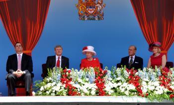 <a href="https://www.theepochtimes.com/assets/uploads/2015/07/DSC_0088_medium.jpg"><img src="https://www.theepochtimes.com/assets/uploads/2015/07/DSC_0088_medium.jpg" alt="Govenor General David Johnston inspects the troops before proceeding into the Senate Chamber to read the speech from the throne on June 3. (Matthew Little/The Epoch Times)" title="Govenor General David Johnston inspects the troops before proceeding into the Senate Chamber to read the speech from the throne on June 3. (Matthew Little/The Epoch Times)" width="320" class="size-medium wp-image-126693"/></a>