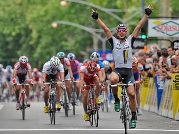 <a href="https://www.theepochtimes.com/assets/uploads/2015/07/Degenkoklb115460135_medium.jpg"><img src="https://www.theepochtimes.com/assets/uploads/2015/07/Degenkoklb115460135_medium.jpg" alt="German John Degenkolb raises his arms in victory as he crosses the finish line to win Stage Two of the Criterium du Dauphine. (Pascal Pavani/Getty Images)" title="German John Degenkolb raises his arms in victory as he crosses the finish line to win Stage Two of the Criterium du Dauphine. (Pascal Pavani/Getty Images)" width="320" class="size-medium wp-image-126916"/></a>