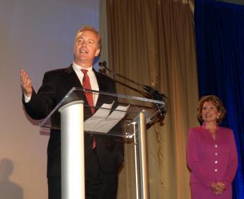 <a href="https://www.theepochtimes.com/assets/uploads/2015/07/HollenAndGodwin-edit1_medium.jpg"><img src="https://www.theepochtimes.com/assets/uploads/2015/07/HollenAndGodwin-edit1_medium.jpg" alt="AWARD: Congressman Van Hollen (L) receives the 2009 Legislator of the Year award at the Montgomery County Chamber of Commerce (MCCC) 50th Anniversary/Annual Dinner on June 4. Gigi Godwin (R), MCCC President & CEO, stands next to him. (Jenny Jing/Epoch Times)" title="AWARD: Congressman Van Hollen (L) receives the 2009 Legislator of the Year award at the Montgomery County Chamber of Commerce (MCCC) 50th Anniversary/Annual Dinner on June 4. Gigi Godwin (R), MCCC President & CEO, stands next to him. (Jenny Jing/Epoch Times)" width="320" class="size-medium wp-image-87274"/></a>