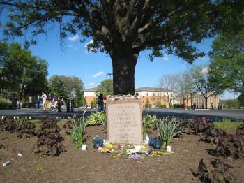 <a href="https://www.theepochtimes.com/assets/uploads/2015/07/Kent_state_treeIMG_2262_medium.jpg"><img class="size-medium wp-image-104764" title="A commemorative stone on the campus of Kent State University marking the 40th anniversary of the shootings of the college students. (Stephanie Lam/The Epoch Times)" src="https://www.theepochtimes.com/assets/uploads/2015/07/Kent_state_treeIMG_2262_medium.jpg" alt="A commemorative stone on the campus of Kent State University marking the 40th anniversary of the shootings of the college students. (Stephanie Lam/The Epoch Times)" width="320"/></a>