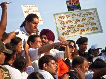 <a href="https://www.theepochtimes.com/assets/uploads/2015/07/Mumbai1Colour_medium.jpg"><img src="https://www.theepochtimes.com/assets/uploads/2015/07/Mumbai1Colour_medium.jpg" alt="A crowd gathers on Nov. 22 to commemorate the victims of the 2008 terrorist attacks in Mumbai, India. (Suren Rao/The Epoch Times)" title="A crowd gathers on Nov. 22 to commemorate the victims of the 2008 terrorist attacks in Mumbai, India. (Suren Rao/The Epoch Times)" width="320" class="size-medium wp-image-95694"/></a>