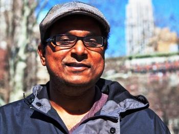 <a href="https://www.theepochtimes.com/assets/uploads/2015/07/Ram_Devineri_medium.jpg"><img src="https://www.theepochtimes.com/assets/uploads/2015/07/Ram_Devineri_medium.jpg" alt="Ram Devineni, poet (The Epoch Times)" title="Ram Devineni, poet (The Epoch Times)" width="320" class="size-medium wp-image-121330"/></a>