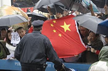 <a href="https://www.theepochtimes.com/assets/uploads/2015/07/UnitedFront_lr_medium.jpg"><img src="https://www.theepochtimes.com/assets/uploads/2015/07/UnitedFront_lr_medium.jpg" alt="Pro-Chinese Communist Party citizens expressing their ill will toward Falun Gong practitioners in Flushing, Queens. Their sentiments are thought to be connected with the CCP's longstanding campaign to manipulate overseas Chinese through media propaganda. (Dayin Chen/The Epoch Times)" title="Pro-Chinese Communist Party citizens expressing their ill will toward Falun Gong practitioners in Flushing, Queens. Their sentiments are thought to be connected with the CCP's longstanding campaign to manipulate overseas Chinese through media propaganda. (Dayin Chen/The Epoch Times)" width="320" class="size-medium wp-image-92090"/></a>