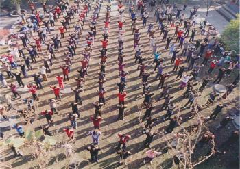 A group practice site at Beijing Jietai Temple in 1996. (Courtesy of Minghui.net)