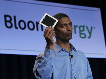 <a href="https://www.theepochtimes.com/assets/uploads/2015/07/bloomone97024950_medium.jpg"><img class="size-medium wp-image-100586" title="Bloom Energy CEO K. R. Sridhar holds a fuel cell as he speaks during a Bloom Energy product launch on February 24, 2010 at the eBay headquarters in San Jose, California. (Justin Sullivan/Getty Images)" src="https://www.theepochtimes.com/assets/uploads/2015/07/bloomone97024950_medium.jpg" alt="Bloom Energy CEO K. R. Sridhar holds a fuel cell as he speaks during a Bloom Energy product launch on February 24, 2010 at the eBay headquarters in San Jose, California. (Justin Sullivan/Getty Images)" width="320"/></a>
