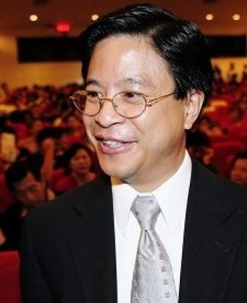 <a href="https://www.theepochtimes.com/assets/uploads/2015/07/castro_medium.jpg"><img src="https://www.theepochtimes.com/assets/uploads/2015/07/castro_medium.jpg" alt="Mr. Chris Castro, Chief of the American Institute in Taiwan (AIT) Kaohsiung Branch Office highly praised the magnificence of the DPA show. (Zhongyuan Li/ The Epoch Times)" title="Mr. Chris Castro, Chief of the American Institute in Taiwan (AIT) Kaohsiung Branch Office highly praised the magnificence of the DPA show. (Zhongyuan Li/ The Epoch Times)" width="320" class="size-medium wp-image-81418"/></a>