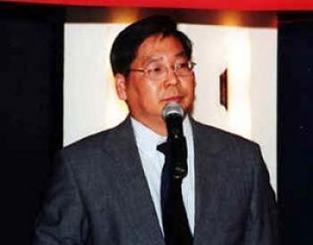 <a href="https://www.theepochtimes.com/assets/uploads/2015/07/cescent_chau_medium.jpg"><img src="https://www.theepochtimes.com/assets/uploads/2015/07/cescent_chau_medium.jpg" alt="Crescent Chau, publisher of La Presse Chinoise. A judge said in a recent ruling that it was fair to suggest that Chau was acting as an agent of Beijing in his unsubstantiated defaming of Falun Gong in a high-circulation 'special edition' of his newspaper." title="Crescent Chau, publisher of La Presse Chinoise. A judge said in a recent ruling that it was fair to suggest that Chau was acting as an agent of Beijing in his unsubstantiated defaming of Falun Gong in a high-circulation 'special edition' of his newspaper." width="320" class="size-medium wp-image-104875"/></a>