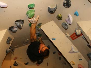 <a href="https://www.theepochtimes.com/assets/uploads/2015/07/climber2_medium.jpg"><img src="https://www.theepochtimes.com/assets/uploads/2015/07/climber2_medium.jpg" alt="Vigorous training on a climbing wall (Steffen Andritzke/The Epoch Times)" title="Vigorous training on a climbing wall (Steffen Andritzke/The Epoch Times)" width="320" class="size-medium wp-image-75655"/></a>