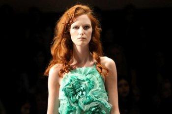 <a href="https://www.theepochtimes.com/assets/uploads/2015/07/fashion103758341_medium.jpg"><img src="https://www.theepochtimes.com/assets/uploads/2015/07/fashion103758341_medium.jpg" alt="Yeojin Bae (William West/AFP/Getty Images)" title="Yeojin Bae (William West/AFP/Getty Images)" width="320" class="size-medium wp-image-112281"/></a>