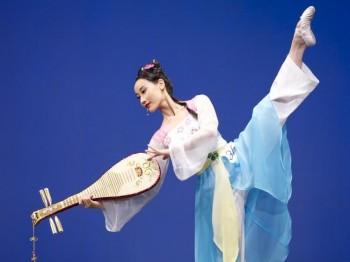 <a href="https://www.theepochtimes.com/assets/uploads/2015/07/file_download_medium.jpg"><img src="https://www.theepochtimes.com/assets/uploads/2015/07/file_download_medium.jpg" alt="FEELING THE COLD: U.S. soldiers from the 101st Airborne Division warm themselves around a bonfire in Zari District of Kandahar Province, Afghanistan. The U.S. Army increasingly feels stretched over its military commitments. (Behrouz Mehri/AFP/Getty Images)" title="FEELING THE COLD: U.S. soldiers from the 101st Airborne Division warm themselves around a bonfire in Zari District of Kandahar Province, Afghanistan. The U.S. Army increasingly feels stretched over its military commitments. (Behrouz Mehri/AFP/Getty Images)" width="320" class="size-medium wp-image-128743"/></a>