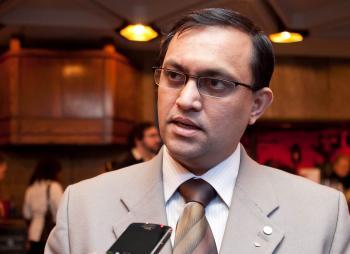 <a href="https://www.theepochtimes.com/assets/uploads/2015/07/lakshman_medium.jpg"><img src="https://www.theepochtimes.com/assets/uploads/2015/07/lakshman_medium.jpg" alt="Vinodh Lakshman attended his third Shen Yun performance on Friday, Dec. 24, at the National Arts Centre in Ottawa. (Samira Bouaou/The Epoch Times)" title="Vinodh Lakshman attended his third Shen Yun performance on Friday, Dec. 24, at the National Arts Centre in Ottawa. (Samira Bouaou/The Epoch Times)" width="320" class="size-medium wp-image-117691"/></a>