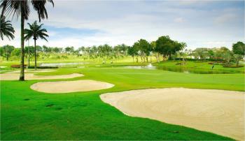 The Tanjong Puteri Golf Resort offers three different 18-hole championship golf courses, which are carved from the rolling hills of oil palm plantations. The emphasis is to preserve nature and protect the environment. (The Tanjong Puteri Golf Resort)