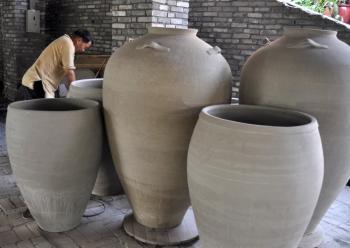 <a href="https://www.theepochtimes.com/assets/uploads/2015/07/porcelain3-83502566-resized_medium.jpg"><img src="https://www.theepochtimes.com/assets/uploads/2015/07/porcelain3-83502566-resized_medium.jpg" alt="Foshan, China - A worker makes a pottery product at the Ancient Nanfeng which was built up in Ming Dynasty (A.D. 1506-1521). (China Photos/Getty Images)" title="Foshan, China - A worker makes a pottery product at the Ancient Nanfeng which was built up in Ming Dynasty (A.D. 1506-1521). (China Photos/Getty Images)" width="320" class="size-medium wp-image-88320"/></a>