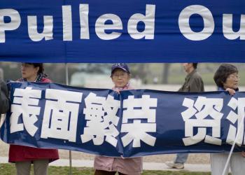 <a href="https://www.theepochtimes.com/assets/uploads/2015/07/quitCCP_medium.jpg"><img src="https://www.theepochtimes.com/assets/uploads/2015/07/quitCCP_medium.jpg" width="300" class="size-medium wp-image-64717"/></a>