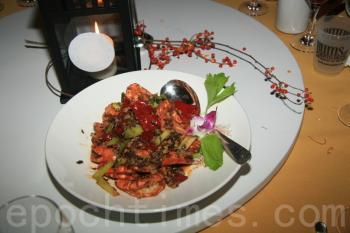 <a href="https://www.theepochtimes.com/assets/uploads/2015/07/shrimp_medium.jpg"><img src="https://www.theepochtimes.com/assets/uploads/2015/07/shrimp_medium.jpg" alt="'Dry-sautéed prawns,' prepared by bronze winner of the Sichuan cuisine category, Xiaofeng Liao. (Sally Sun/The Epoch Times)" title="'Dry-sautéed prawns,' prepared by bronze winner of the Sichuan cuisine category, Xiaofeng Liao. (Sally Sun/The Epoch Times)" width="320" class="size-medium wp-image-113855"/></a>