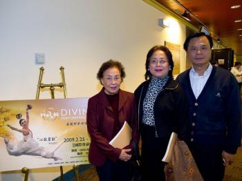 <a href="https://www.theepochtimes.com/assets/uploads/2015/07/syucommisionvice_medium.jpg"><img src="https://www.theepochtimes.com/assets/uploads/2015/07/syucommisionvice_medium.jpg" alt="Syu Chenron (R), vice chairman of Taiwan's Overseas Compatriot Affairs Commission, his wife (C), and his mother-in-law (L). (Tang Bin/The Epoch Times)" title="Syu Chenron (R), vice chairman of Taiwan's Overseas Compatriot Affairs Commission, his wife (C), and his mother-in-law (L). (Tang Bin/The Epoch Times)" width="300" class="size-medium wp-image-64682"/></a>