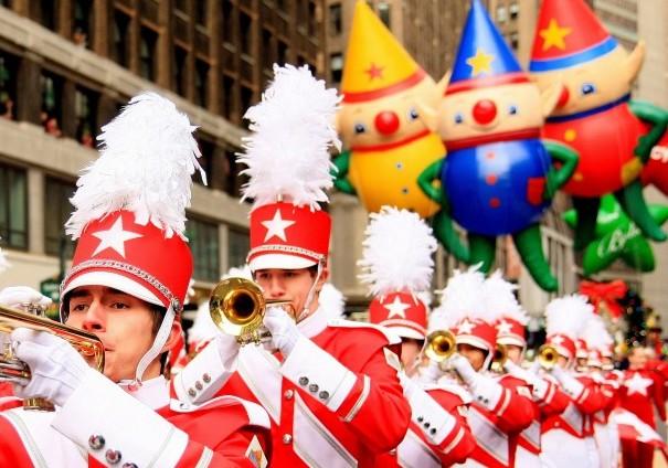 <a href="https://www.theepochtimes.com/assets/uploads/2015/07/thanksgivingparade.jpg"><img class="size-large wp-image-146437" title="thanksgivingparade" src="https://www.theepochtimes.com/assets/uploads/2015/07/thanksgivingparade.jpg" alt="" width="590" height="413"/></a>