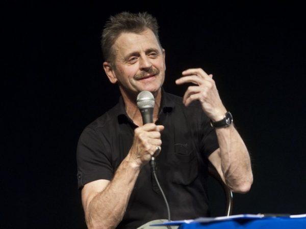 <a href="https://www.theepochtimes.com/assets/uploads/2015/07/withmic.jpg"><img class="size-medium wp-image-212446" title="withmic" src="https://www.theepochtimes.com/assets/uploads/2015/07/withmic-600x450.jpg" alt="" width="350" height="262"/></a>