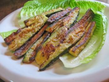<a href="https://www.theepochtimes.com/assets/uploads/2015/07/zucchunifries004_medium.jpg"><img src="https://www.theepochtimes.com/assets/uploads/2015/07/zucchunifries004_medium.jpg" alt="BAKED: These zucchini fries are lower in fat and calories. (Maureen Zebian/The Epoch Times)" title="BAKED: These zucchini fries are lower in fat and calories. (Maureen Zebian/The Epoch Times)" width="320" class="size-medium wp-image-132059"/></a>